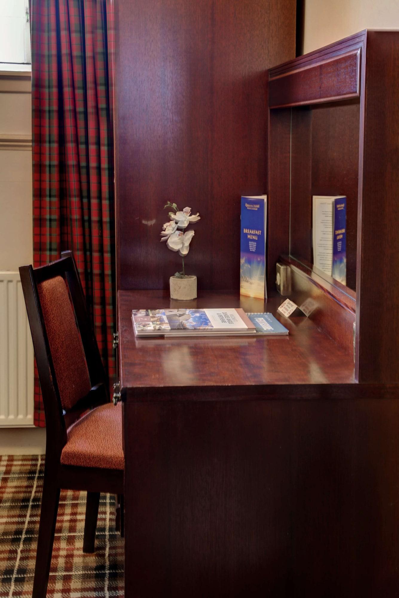 Hotel Western Queens 3*
