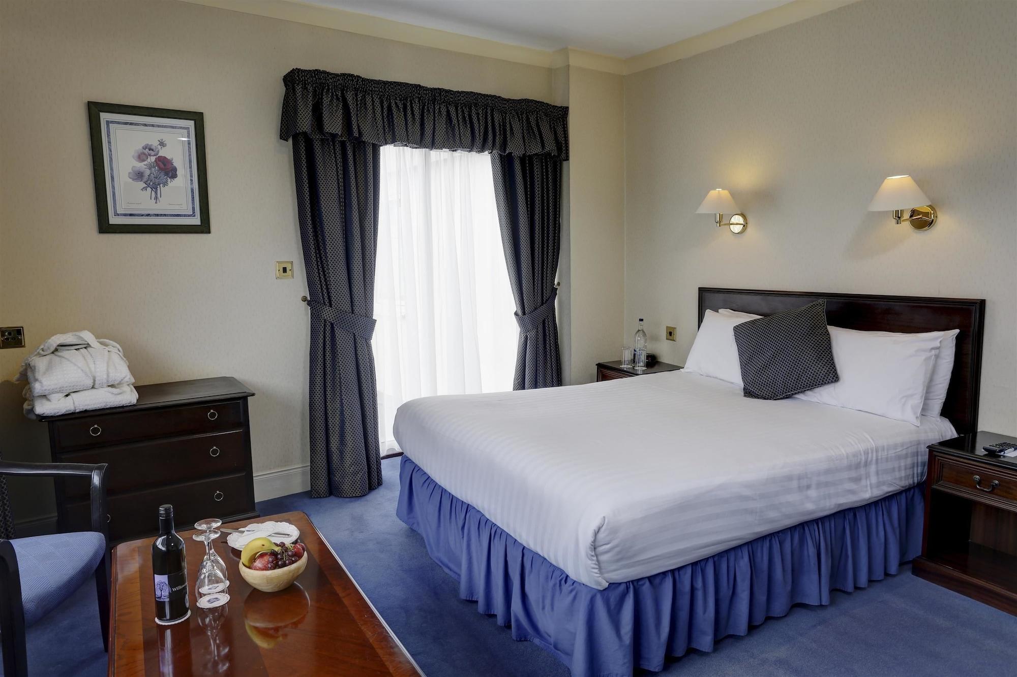 Western Queens Hotel 3*